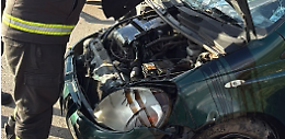 Paura sulla Taranto-Massafra: auto si ribalta, 5 ragazzi feriti. Le foto