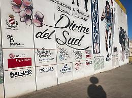 Deturpati i murales dedicati a Pietro Mennea e ai “campioni della gentilezza”. Le foto