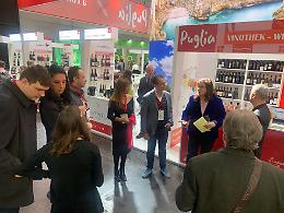 La Puglia del vino conquista Düsseldorf: tra innovazione, territorio e vitigni identitari. Le foto