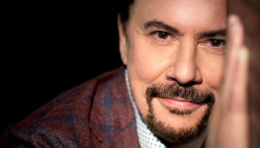 Maurizio Casagrande in scena con "Il viaggio del papà"