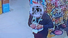 Ruba un portafoglio ad un autista