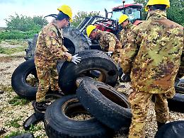 Alta Murgia, bonifica ambientale: rimosse carcasse d’auto e tonnellate di pneumatici. Le foto