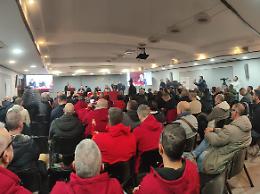 Cracking Versalis, Brindisi si ferma: operai in piazza contro la chiusura