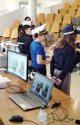 Sicurezza stradale, alunni in visita al Comando: la Polizia Locale prosegue la campagna “Scuole sicure”