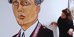 Il volto di Salvo D’Acquisto accoglie i visitatori nella caserma dei Carabinieri di Trani