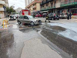 Auto in fiamme in via Lago d’Arvo: traffico in tilt