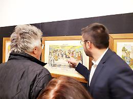 L’Europa ritratta con ironia: al Museo Civico la mostra “Satirico”. Le foto