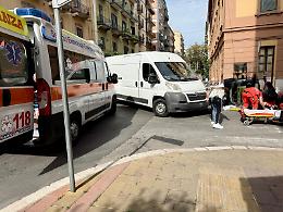 Donna travolta sulle strisce, paura all’incrocio tra via Dante e via Capecelatro