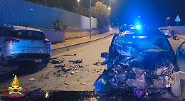 Scontro frontale tra auto vicino all'ospedale: un morto e un ferito grave