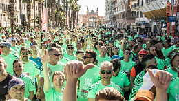 Bari si colora con 8.000 runners per la Deejay Ten 2025. Le foto