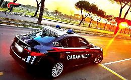 Aggredisce il coinquilino a colpi d'ascia