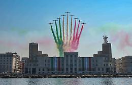 Le Frecce Tricolori tornano per San Nicola: il cielo si tinge di verde, bianco e rosso