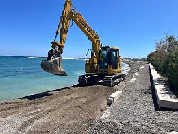 Lavori in corso sulle spiagge di San Girolamo: ripascimento fino a fine maggio