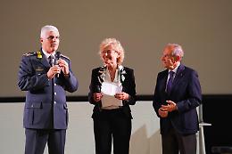 Teatro e solidarietà, la Lilt incanta con “Corpi leggeri”. Le foto