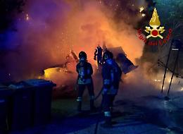 Fiamme nel Salento, evacuazioni e paura tra Torre Pali e Pescoluse. Roghi dolosi