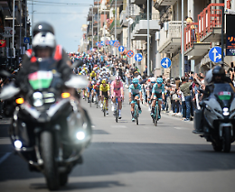 Massafra e l'abbraccio al Giro d'Italia. Le foto