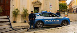Furto d’auto e inseguimento sulla Statale 16: arrestati due giovani