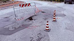 Viale Jonio chiusa per lavori, traffico in tilt su tutte le arterie vicine. Il video