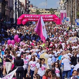 Bari si tinge di rosa: in 25.000 alla Race for the Cure, simbolo di solidarietà e prevenzione. Le foto