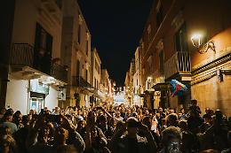 A Turi esplode la festa delle ciliegie: torna la Sagra Ferrovia con 3 giorni di gusto, arte e musica. Le foto