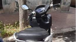Rubano uno scooter in corso Umberto, ma vengono incastrati dal video sui social