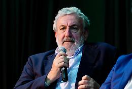 Minacce di morte via social al presidente Emiliano: indagini su un 34enne di Roma