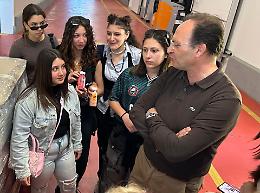 Gli studenti del "Calò" e l'ispirazione dalle melagrane