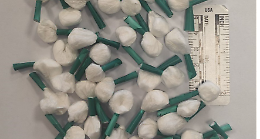 In auto con 50 dosi di cocaina: arrestata una 39enne 