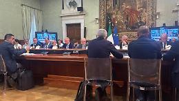 Acciaierie d'Italia, garantita la copertura finanziaria. Ma il futuro è un rebus. I video 