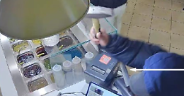 Rapina "a mano armata di martello" in una yogurteria: in carcere due giovani