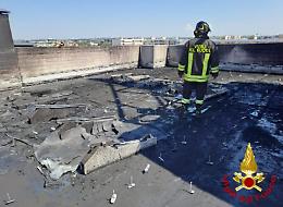 Incendio sul tetto dell’Hotel Federiciano: fiamme domate dai Vigili del Fuoco