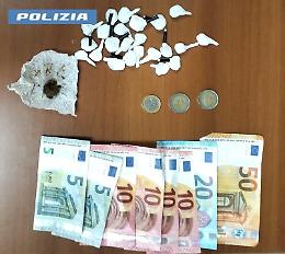 Fermato con 25 dosi di cocaina, arrestato pusher 23enne