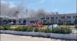 Incendio all’Irigom, il sindaco Bitetti ordina: "Limitate le attività all’aperto e finestre chiuse". Le foto