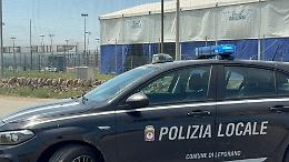 Incendio nelle campagne di Leporano, minacciato un centro sportivo e un parco fotovoltaico. Foto e Video