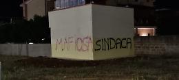 Scritte shock contro il sindaco di Lizzano Lucia Palombella. Le foto