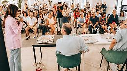 Si chiude la quinta edizione di “Lungomare di Libri”: la città trasformata in una grande libreria sul mare