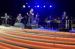 Con Nino Frassica "buona la prima" al "Mon Rêve Summer Festival". Le foto 