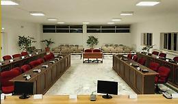 Scontro in Consiglio, attacco a Carbotti: la maggioranza insorge