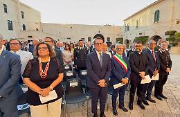 Un minuto di silenzio per i dispersi in mare, la cerimonia per i 160 anni della Capitaneria di Porto. Le foto