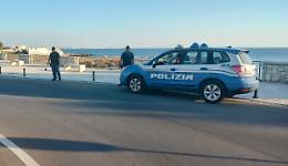 Controlli straordinari della Polizia: raffica di verifiche tra le marine e segnalazioni per droga