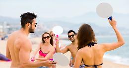 I più bei giochi da fare in spiaggia, dai racchettoni ai trend di Tik Tok