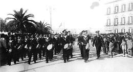 La Banda della Marina tra le vie del Borgo