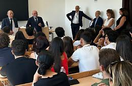 Camici bianchi per il futuro: la cerimonia per gli studenti di Medicina