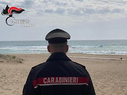 Aveva creato una spiaggia tra gli scogli senza autorizzazioni: sequestri, sanzioni e attività sospesa