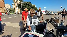 Conclusa la Milano-Taranto: moto storiche in sfilata sul Lungomare. C'era anche una 93enne. Le foto