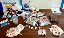 Droga, contanti e una pistola nascosta: due arresti nella notte