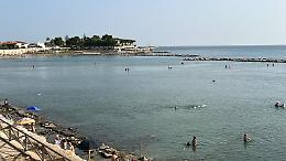 Tragedia in mare, muore una donna di 69 anni nella Baia del Pescatore