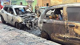 Alba di fuoco in via Trieste, distrutte due vetture
