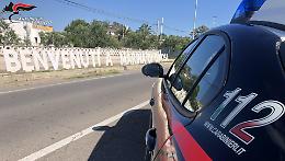 Violenza sulla fidanzata in auto durante il viaggio: 28enne arrestato