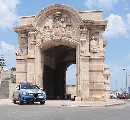 Si aggiravano nel centro della città, due espulsi con Foglio di Via: erano noti per truffe agli anziani